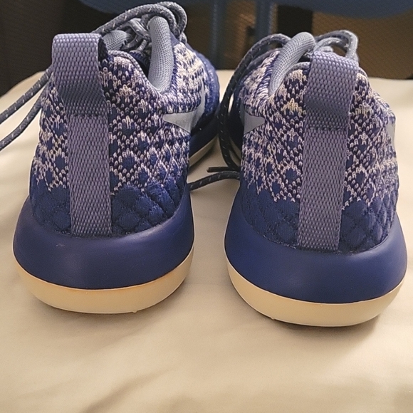 Nike Roshe Two Flyknit Sneakers - Picture 4 of 5